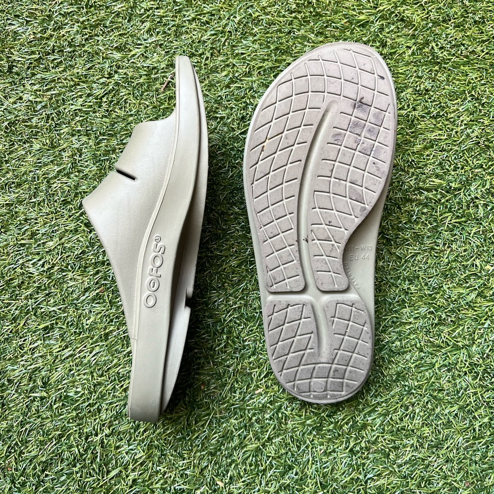 OOFOS Olive Slide Sandals